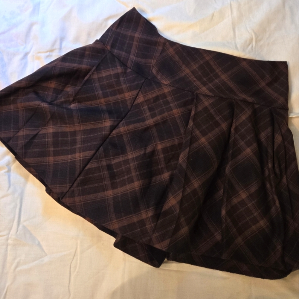 4/$26 H&M Pleated Thigh Length Brown & Black Plaid Skirt